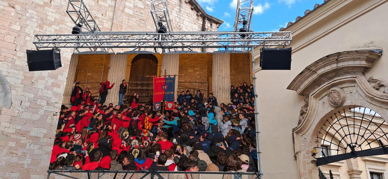 Calendimaggio di Assisi 2025 al via: si rinnova la sfida tra Magnifica e Nobilissima. La manifestazione è in programma dal 7 al 10 maggio e sarà trasmessa in streaming anche sui maxischermi a Santa Chiara e al Vescovado