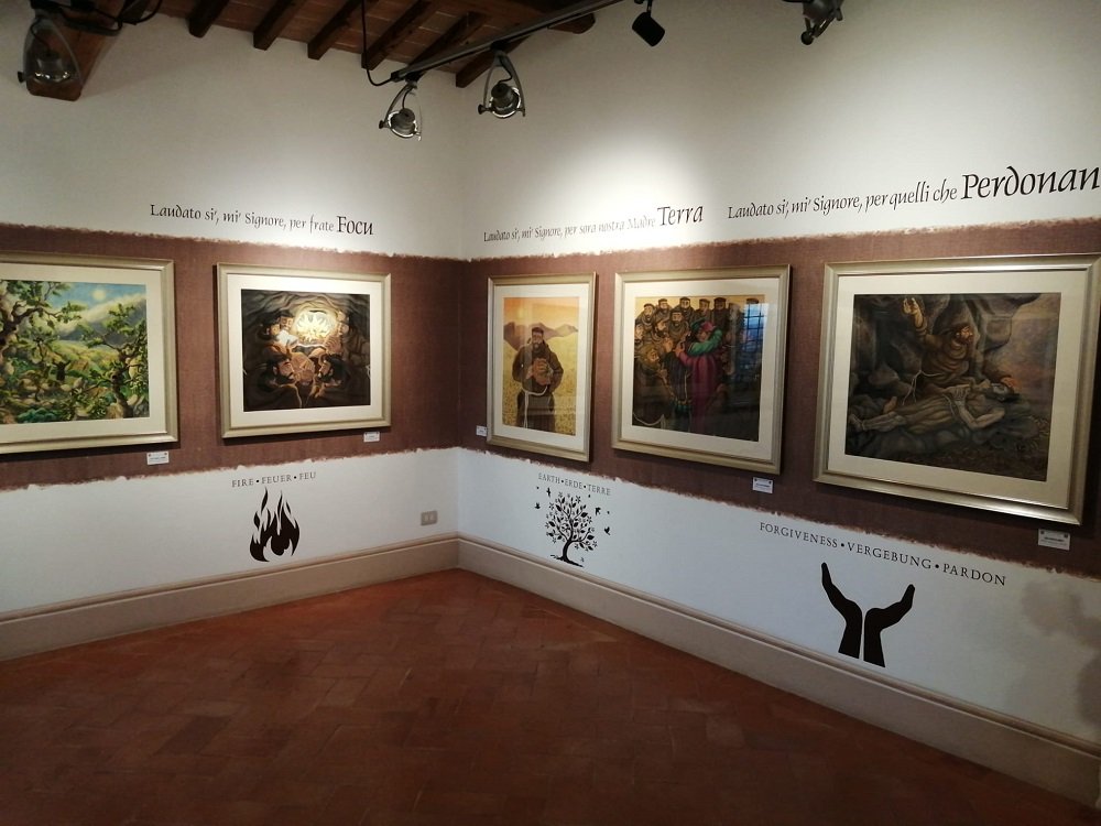 Gino Covili, dopo la mostra personale ad Assisi e in attesa della collettiva a Gubbio con l’opera “Pace con Frate lupo” ora in arrivo lo spettacolo in anteprima nazionale “Cristo, mi hai ascoltato”